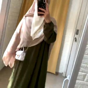 Gamis Ceruty Malaysia: Desain Gamis Modern & Bahan Katun Nyaman