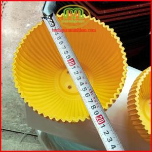 Chậu nhựa treo trồng cây hoa sen đá nhiều màu sắc lựa chọn tăng thẩm mĩ cho khu vườn của bạn