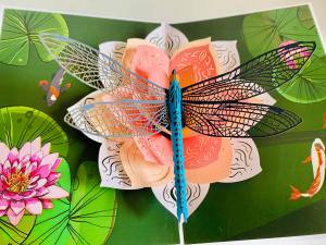 Thiệp Pop Up 3D Chuồn Chuồn & Hoa Sen – Thiệp 3D Nghệ Thuật Thiệp Chúc Mừng Cao Cấp Thiệp Tặng Sinh Nhật Kỷ Niệm Ngày Đặc Biệt F21