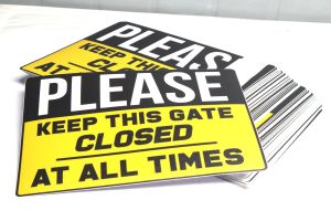 Dsign Please Keep this Gate Closed at All Times Signage Sticker Waterproof Sticker.