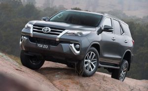 Đèn gầm (cản sương mù) Toyota Fortuner 2016-2019 812200D110 812100D110 Chính hãng