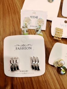 11E Stylish silver post Earrings - Designs with S925 Posts! flower bear trend classic crystal pearl flower earring设计采用S925耳钉!花朵、熊猫、潮流、经典、水晶、珍珠、花朵耳环
