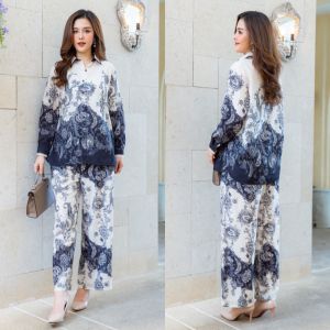 ดเซ็ทเสื้อ+กางเกงลินินแท้เกรดพรีเมี่ยม ชุดมาพร้อมลวดลายสวย พิมพ์คมชัด โดดเด่นด้วยกระดุมมุก กางเกงมีกระเป๋า ชุดนี้สวยเก๋ มีคลาสมากค่ะ