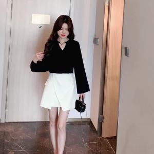 Ammin Dây chuyền nữ Dễ phối dáng rộng dễ phối đồ thời trang 2024 kiểu Pháp vải voan cổ chữ V thiết kế 2024 Áo voan giảm béo eo