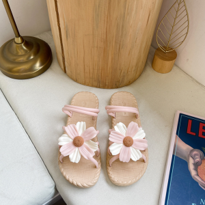 Dép sandal nữ đi biển họa tiết hoa cúc cánh to với đế mềm dẻo ôm chân HDkids111
