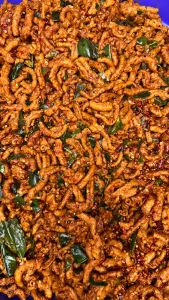 keripik usus crispy pedas 100 gram daun jeruk/ camilan usus krispi pedas ori camilan kriuk gurih