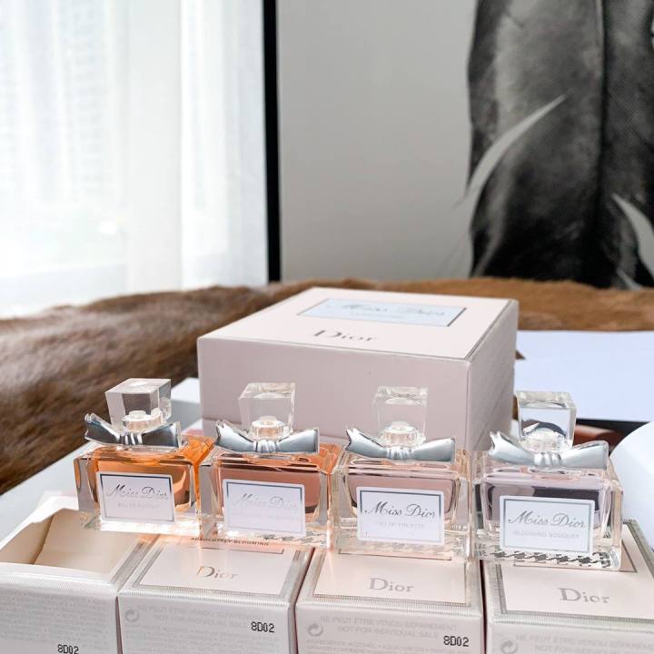 Miss dior hot sale mini perfume set