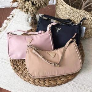 Guess Paris Fashion Show Shoulder Bag Handcarry Bag Beg Tangan Wanita Berjenama Murah