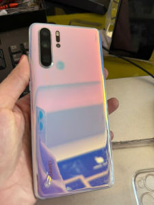 Điện thoại Huawei P30 pro 256gb .Cũ trầy xước mặt sau