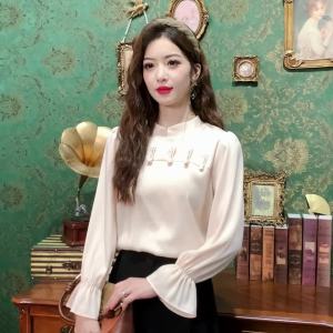 AMMIN เสื้อเชิ้ตหัวเข็มขัดแบบจานเกรดสูงสไตล์วินเทจของผู้หญิง เสื้อเชิ๊ตเกรดสูงสไตล์จีน สำหรับฤดูใบไม้ 2024 หรู