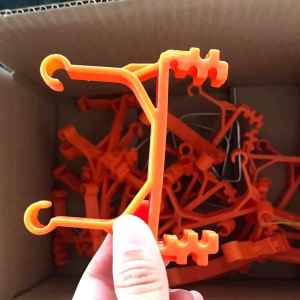 ขอเกี่ยวรางน้ำกรงตับไก่ไข่ คู่ละ30บาท ขาเกี่ยวรางน้ำกรงตับไก่ไข่ ขอรับรางน้ำกรงตับไก่ไข่  กรงไก่ กรงไก่ไข่ กรงตับ กงตับ