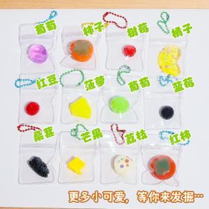 10ชิ้นของเล่นนิ้วมือหนีบผลไม้ขนาดเล็กกระเป๋านักเรียนของเด็กจี้รูปกระดิ่ง TPR ซิลิโคนบีบของเล่นแบบสะท้อนกลับเพื่อบรรเทาความวิตกกังวลขายส่งของของขวัญโรงเรียนอนุบาล