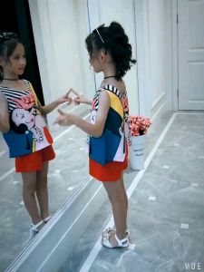 Setelan Anak Perempuan OLIVE Atasan tanpa Lengan Print Kartun set dengan Celana Pendek Import