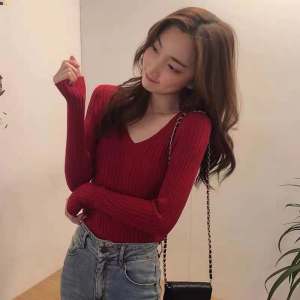 8A36เสื้อยืดไหมหรมแขนยาวรัดรูปปน่ารักๆ ราคาถูกเหมาะกับฤดูหนาวที่จะถึงนี้สินค้าสีสดสไตน์จีน(สินค้าพร้อมส่ง)