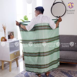 Sarung Tenun Alaska & Perlengkapan Sholat: Oleh-Oleh Haji dan Umroh