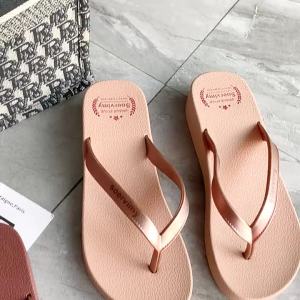 [Free Shipping] Summer womens Korean-style flip-flops wedge-heeled fashion beach shoes casual vacation outdoor waterproof sandals
