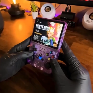 R36S game console 3.5-inch IPS screen portable game console 128G retro handheld game console built-in 15000+ classic games Linux system handheld game console