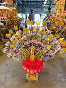 ต้นกฐิน หงส์ทอง พานพุ่มกฐิน นกยูง พุ่มนกยูงโฟม ต้นกฐิน ต้นผ้าป่า พุ่มกฐิน นกยูง ผ้าป่า ไม้เสียบเงิน ไม้เสียบแบงค์ พร้อมส่ง งานสวยมาก