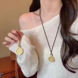 AE Rotatable Eight Treasures Compass Pendant Necklace for Women New Chinese Style Vintage Long Sweater Chain Light Luxury High-End Accessory