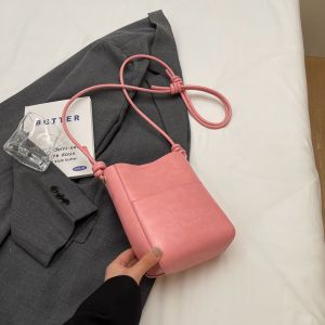 เวอร์ชั่นเกาหลี กระเป๋าสะพายข้างผู้หญิง หนังPU ความจุขนาดใหญ่ เรียบง่าย กระเป๋าถือ แฟชั่นสําหรับสตรี