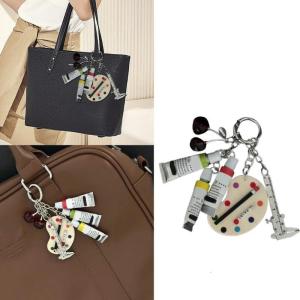 พวงกุญแจพาเล็ตสีสันสดใสด้วยดีไซน์โลหะกระเป๋าแฟชั่นอุปกรณ์เสริมสำหรับกระเป๋าสไตล์ไม่เหมือนใคร