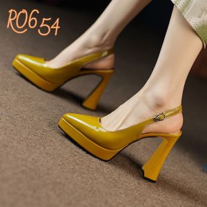 [ẢNH THẬT-FREESHIP] Giày cao gót nữ bít mũi hở gót da bóng ROSATA RO654 - 9p - Đen Vàng - HÀNG VIỆT NAM - BKSTORE