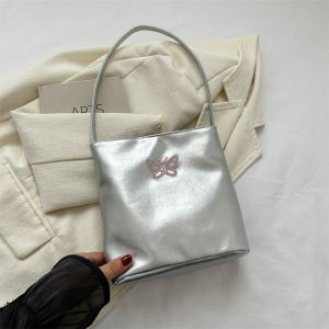 (w205) กระเป๋าถือ เปิดปิดแม่เหล็ก  สะพายไหล่ลายผีเสื้อน่ารัก หนังเงาวิ้งๆ fadbag