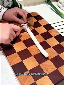 Dụng Cụ Bóc Vỏ Hành Lá Cán Gỗ 3 Trong 1 – Dao Nạo Vỏ Rau Củ Cắt Sợi Hành Lá Khui Nắp Chai Inox Cao Cấp PVN9873