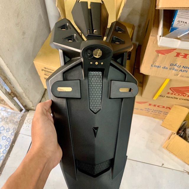 Dè biển số chắn bùn sau Exciter 150 chính hãng Yahama