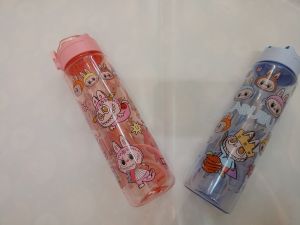 BOTOL MINUM ANAK KARAKTER LABUBU UKURAN 900ML DENGAN SEDOTAN + TALI GANTUNG