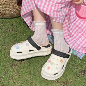 NDDshop สวยมงลง รองเท้าแตะแบบสวมหัวโต ทรงสวยดีเทลสุดเก๋ สีหวานฉ่ำ สายหวานถูกใจสิ่งนี้ มีหลายสีให้เลือก น้ำหนักเบาสวมสบาย ราคาดีมาก ต้องมีแล้วป้ะ