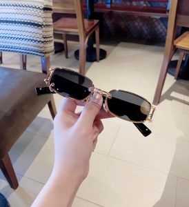 Kính mát nam nữ thời trang Hàng Hiệu chống UV400 - Gọng cứng cáp kiểu giáng thời trang cá tính phong cách năng động