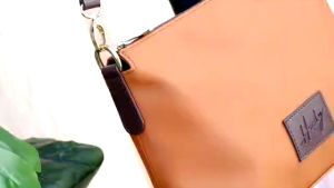 Tas Selempang Wanita Terbaru: Hody Bag Tas Slempang Wanita Modern Kekinian Tas Waterproof Risleting Felly Bag by Hody Tas Selempang Wanita Kekinian