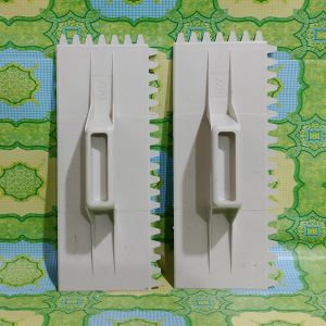 Roskam PVC Merk TYRO GERIGI Raskam Plastik Adukan Plester Semen PVC