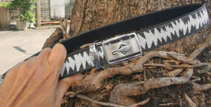 หัวออโต้ Auto เข็มขัดหนังปลากระเบนแท้ ลายสลับฟันปลาสีขาว แบบคลาสสิค