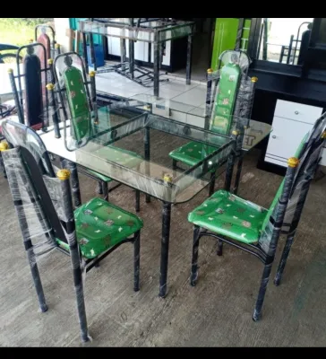 Meja Makan Kaca Minimalis Type Belgia 4Kursi