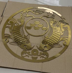 สแตนเลส 304 สีทองหน้าเงา ฉลุลายปลาคราฟ ปลามงคล ฉลุลายถ้วยทองคำ หนา 0.8mm