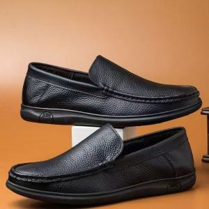 Free Shipping MenS Breathable Slip-On Leather Shoes With Soft Soles Suitable For Outdoor Wear Business Settings And Driving Offering A Sophisticated Look