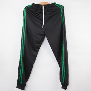 กางเกงวอร์มขายาว พื้นดำแบบปล่อย มีแถบข้างสองแถบ ถูกมากใส่ทำงานใส่กันลม มีกระเป๋าข้างเดียว