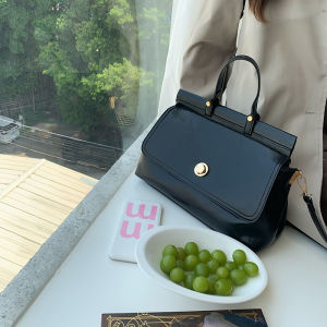 IELGY briefcase womens all-match large-capacity retro texture messenger bag for daily commuting