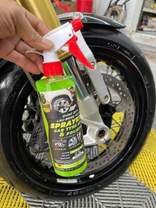 Lau Bóng Võ Xe Lốp Xe Sprayking 500ml