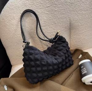 กระเป๋าแฟชั่น กระเป๋าคล้องไหล่งานนุ่มนิ่มสวยๆ