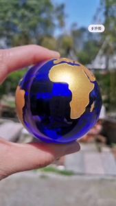 (In stock) 6cm Crystal Earth Ball with Base Glass Globe Sphere Feng Shui Crafts Home Desk Decoration Ornaments Creative Gifts Figurines