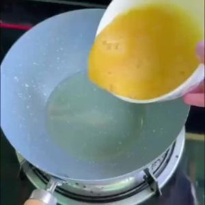 กระทะที่มีลวดลายหิน กระทะหินอ่อน ทนทาน สำหรับการทอด ต้ม และผัด กระทะ ทำให้การรับความร้อนสม่ำเสมอมากขึ้น ง่ายต่อการล้าง ส่วนขนาดมี 20/22/24 เซนติเมตร