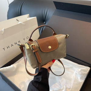 สุภาพสตรีสีทึบกระเป๋าสะพายลําลอง แบบพกพาซิป ถุงเกี๊ยวสาย คล้องไหล่ สายปรับ สาวๆ