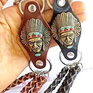 Yok thip: (1ชิ้น)พวงกุญแจหนังวัวแท้ แต่งพู่3 พวง ยาว12.5 นิ้ว แข็งแรง ทนทาน เกาะแน่น พวงกุญแจเท่ๆ พวงกุญแจวินเทจ พวงกุญแจหนัง หนังวัว หนังถัก