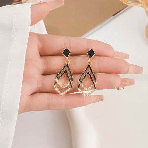 Anting Hijab Korea untuk Wanita Model Panjang Stud Tusuk Tindik Accesories Fashion Earrings Anti Karat Aksesoris Anting Hello Girl E26