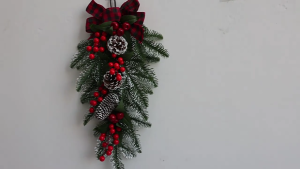 Celebratory Christmas Wall Suspended Strobilus Deck For Vacation Home Door Office Plastic Decoration