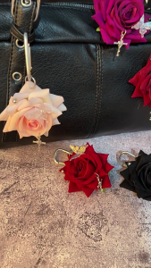 Thực tế Bướm Hồng Keychain Mặt dây chuyền hình thánh giá Móc treo chìa khóa quyến rũ phong cách trang trí mục cho sử dụng hàng ngày ngoài trời