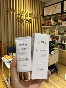 Kem chống nắng nâng tone da dAlba UV Essence Waterfull Tone-up Sun Cream SPF50+ PA++++ 50ml